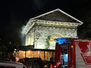 Ascoli Piceno - Fiamme al ristorante La Taverna di Cecco, a fuoco canna fumaria
